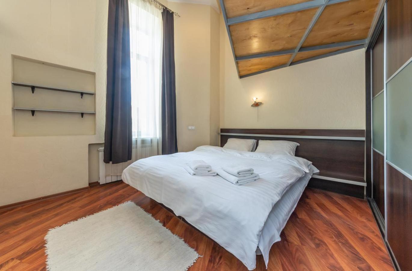 Comfortable Apartment On Mikhaylovskiy Lane Kiev Dış mekan fotoğraf