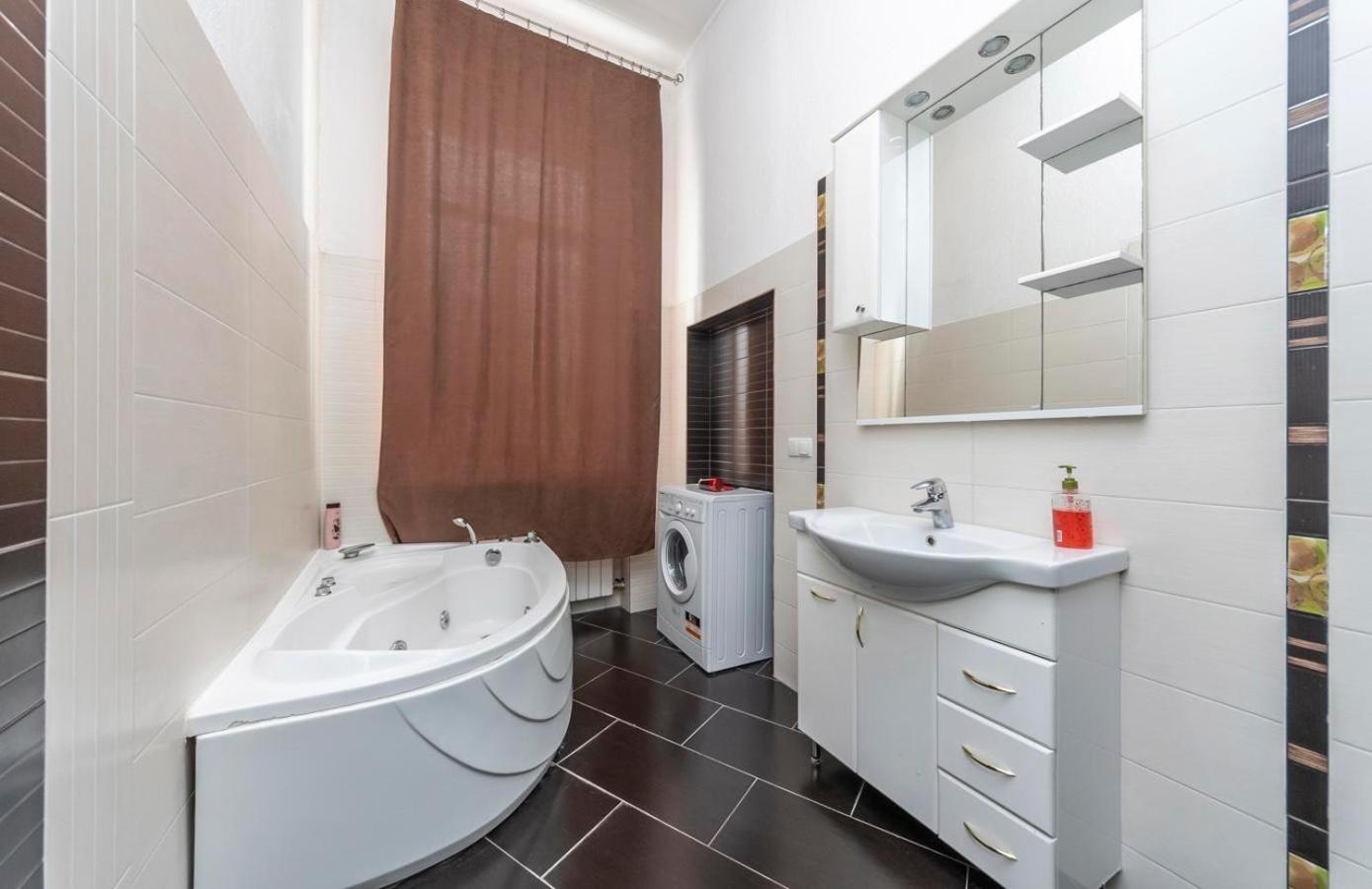 Comfortable Apartment On Mikhaylovskiy Lane Kiev Dış mekan fotoğraf