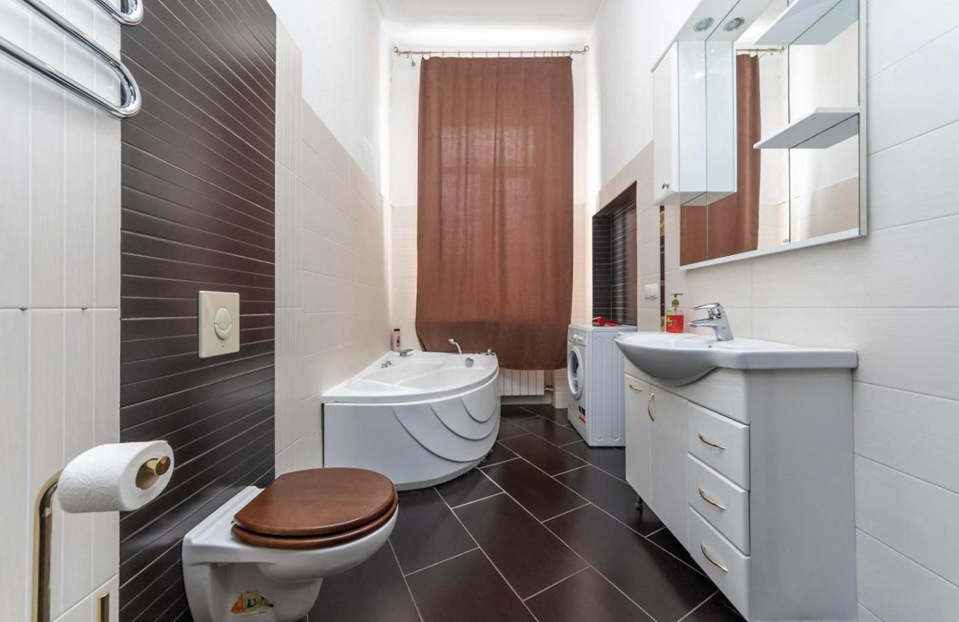 Comfortable Apartment On Mikhaylovskiy Lane Kiev Dış mekan fotoğraf