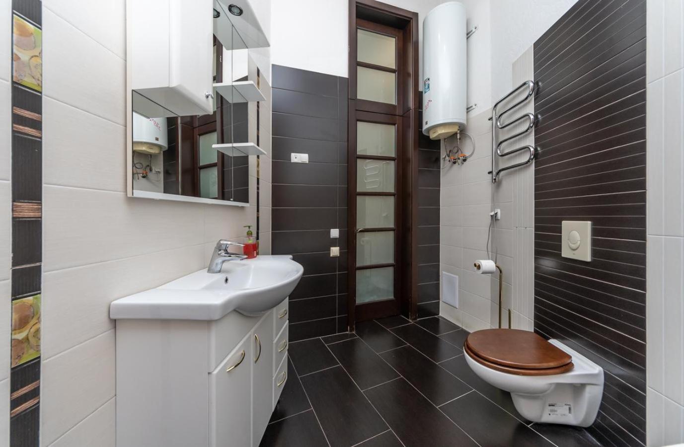 Comfortable Apartment On Mikhaylovskiy Lane Kiev Dış mekan fotoğraf